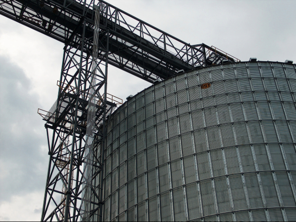 Close view of grain bin